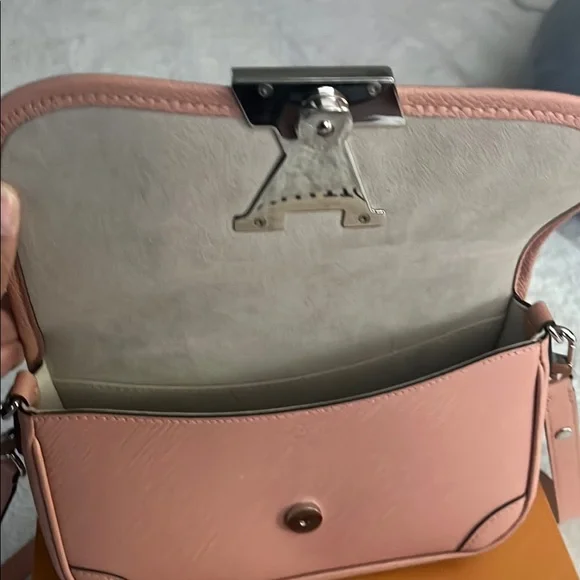 Louis Vuitton Epi Leather Blush Crossbody Bag - Picture 2 of 4